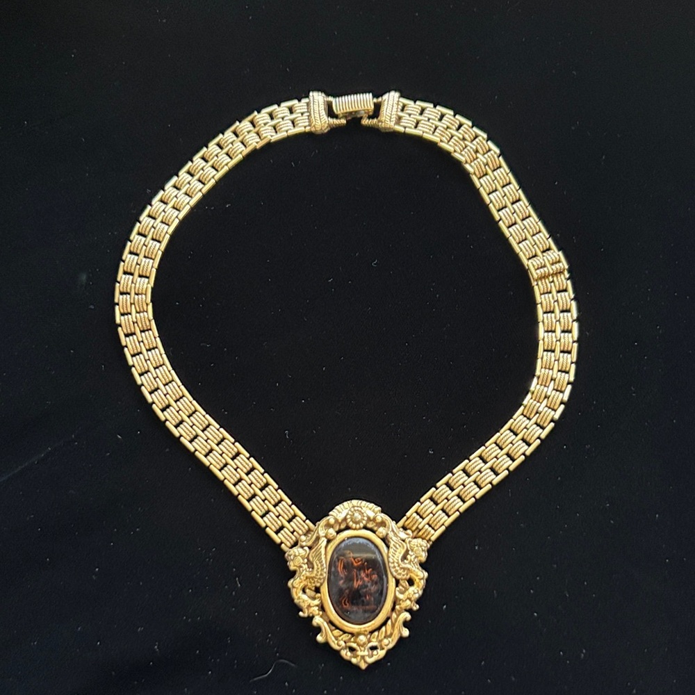Elegant Gold Necklace with Ornate Pendant